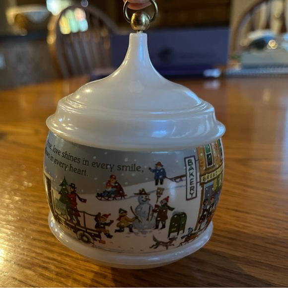 Bundle of 15 vintage Hallmark Keepsake ornaments. - Picture 4 of 11